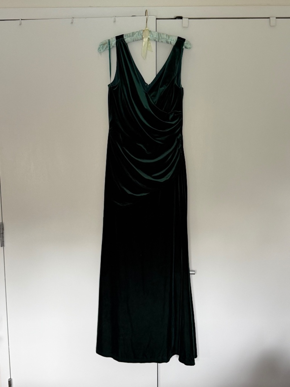 Stunning emerald green velvet evening dress